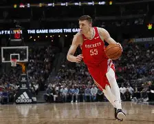 开云体育官网-梅尔滕施泰因客场惜败弗赖堡，难堪失利(梅尔滕斯为什么叫梅坚柔)